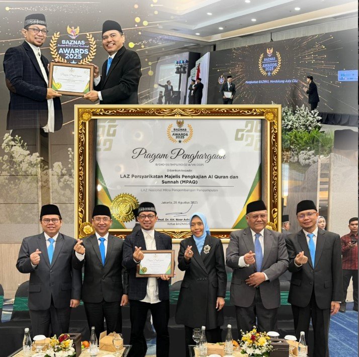 [Latar belakang gambar suasana kolaborasi atau masjid]